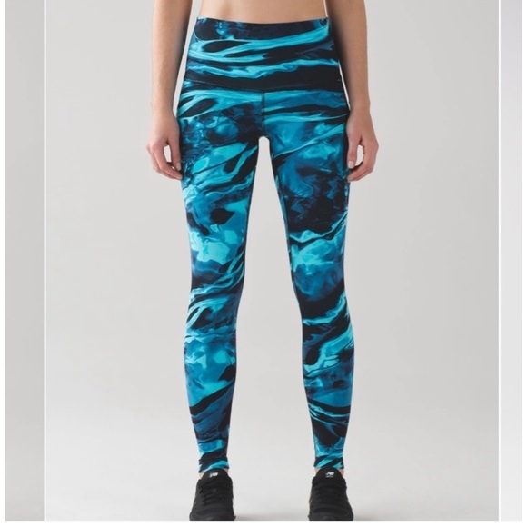 lululemon athletica Blue Patterned Leggings - Picture 6 of 16